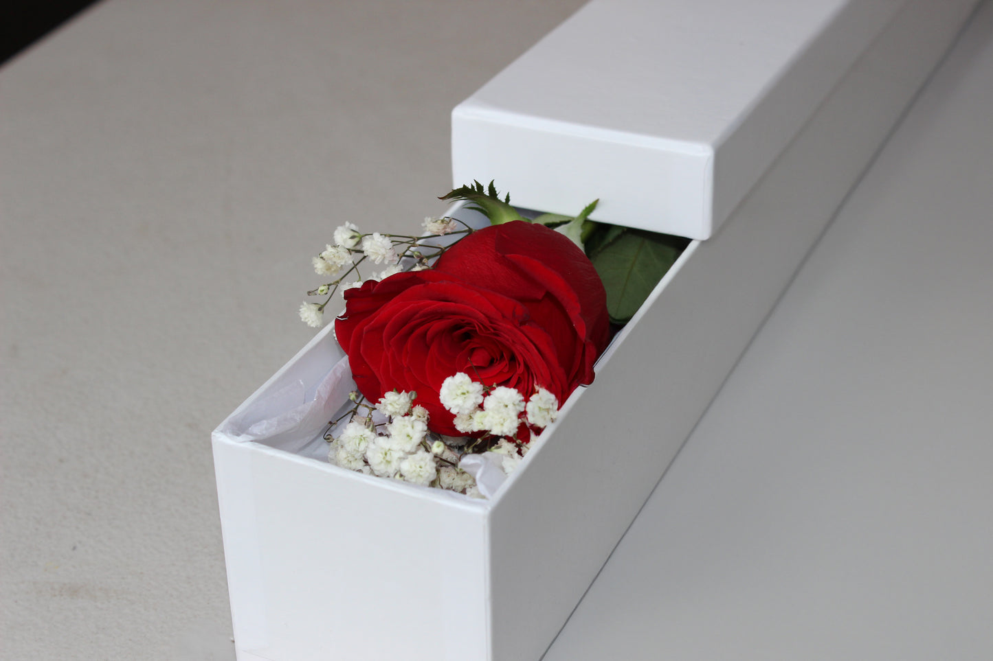 Long stemmed Ecuador roses in a box